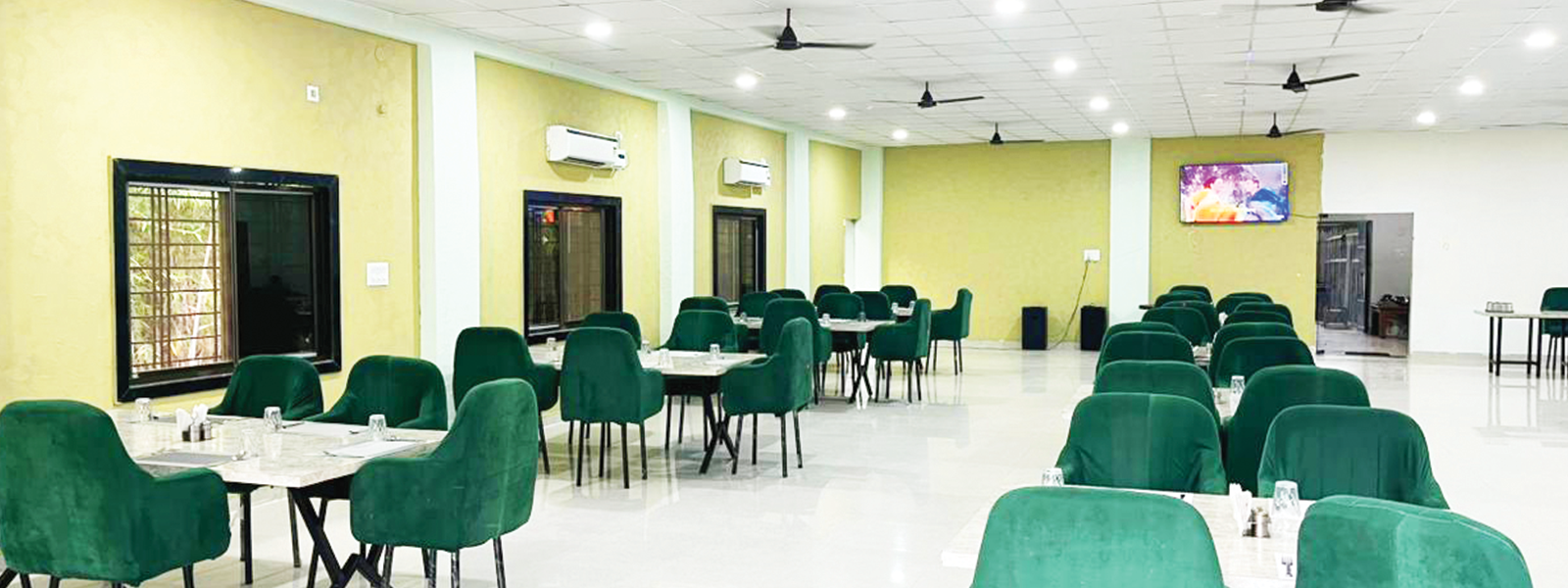 Fresh garden salad with colorful vegetables